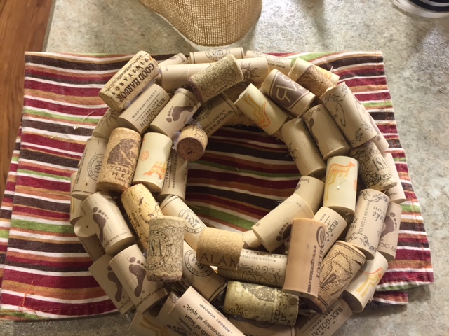 PinTest Wine Cork Wreath Rebecca Regnier   Wincork 